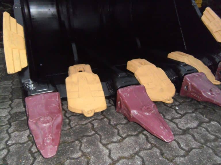 Zaehne und Aufpanzerungen von SCHWARZ