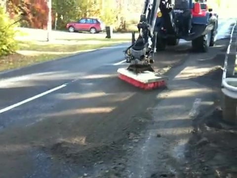 engcon tiltrotator with sweep attachment 429