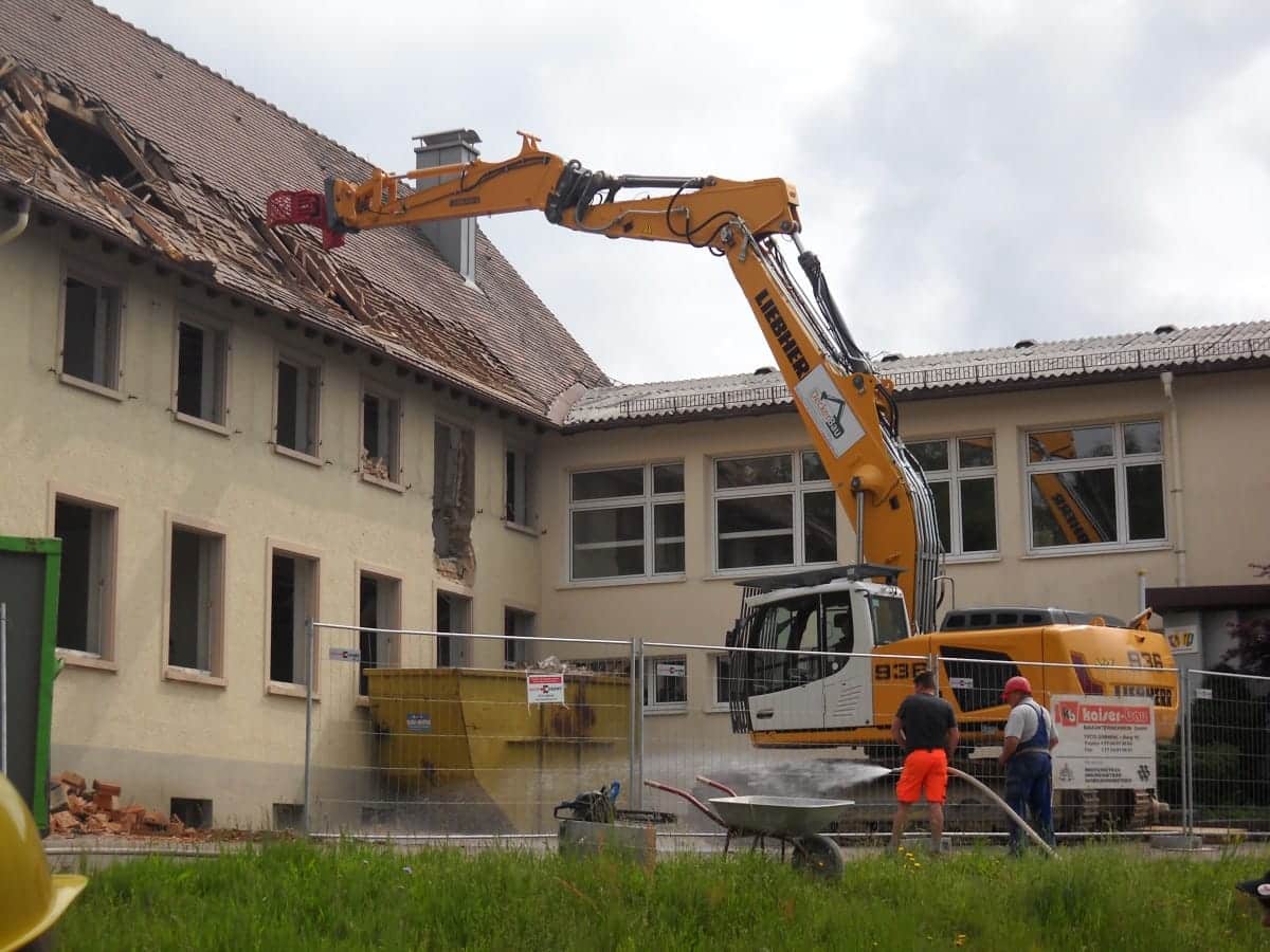 Abbruch Schulhaus Rotzingen2014 034